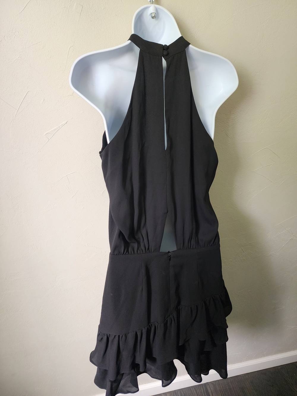 Krissa Assymetrical Ruffle Halter Dress Size Small - Picture 5 of 8